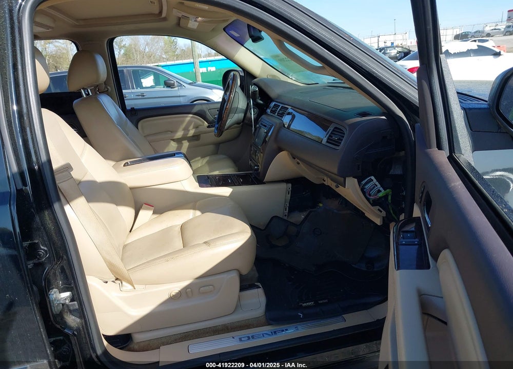 2014 GMC YUKON XL 1500 DENALI VIN: 1GKS1MEF4ER175918