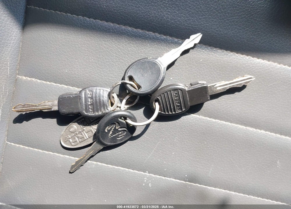 2013 RAM 1500 VIN: 1C6RR6KT7DS570098