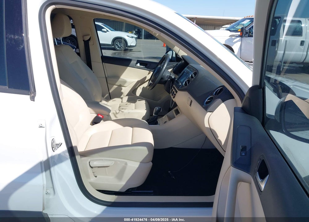 2017 VOLKSWAGEN TIGUAN 2.0T/2.0T S VIN: WVGAV7AX2HK004038