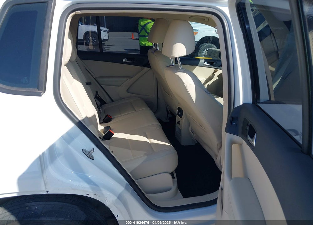 2017 VOLKSWAGEN TIGUAN 2.0T/2.0T S VIN: WVGAV7AX2HK004038