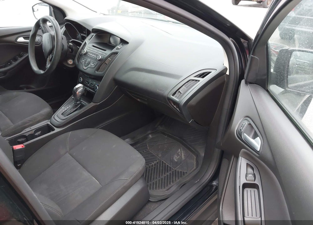 2016 FORD FOCUS SE VIN: 1FADP3F29GL245580