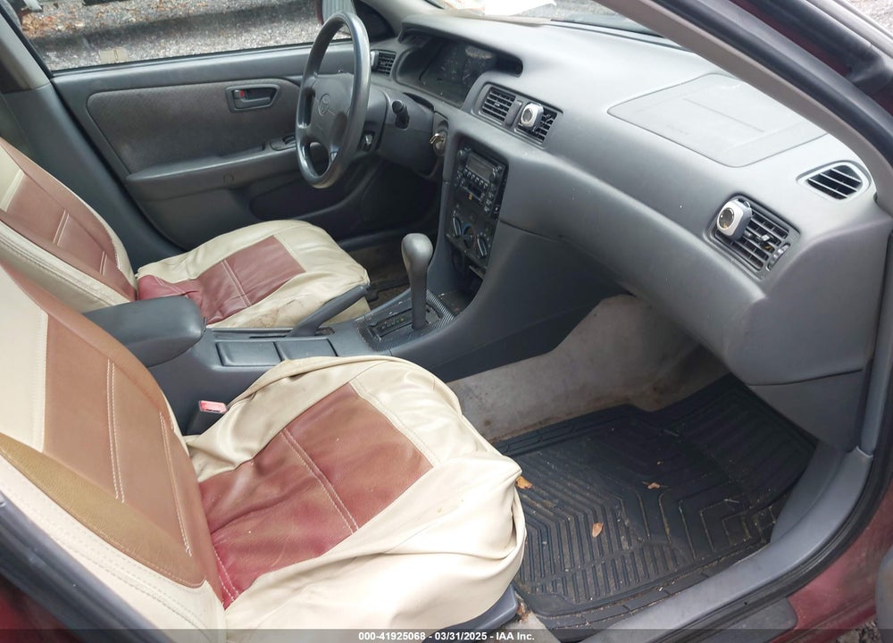 2001 TOYOTA CAMRY LE VIN: 4T1BG22K31U073576