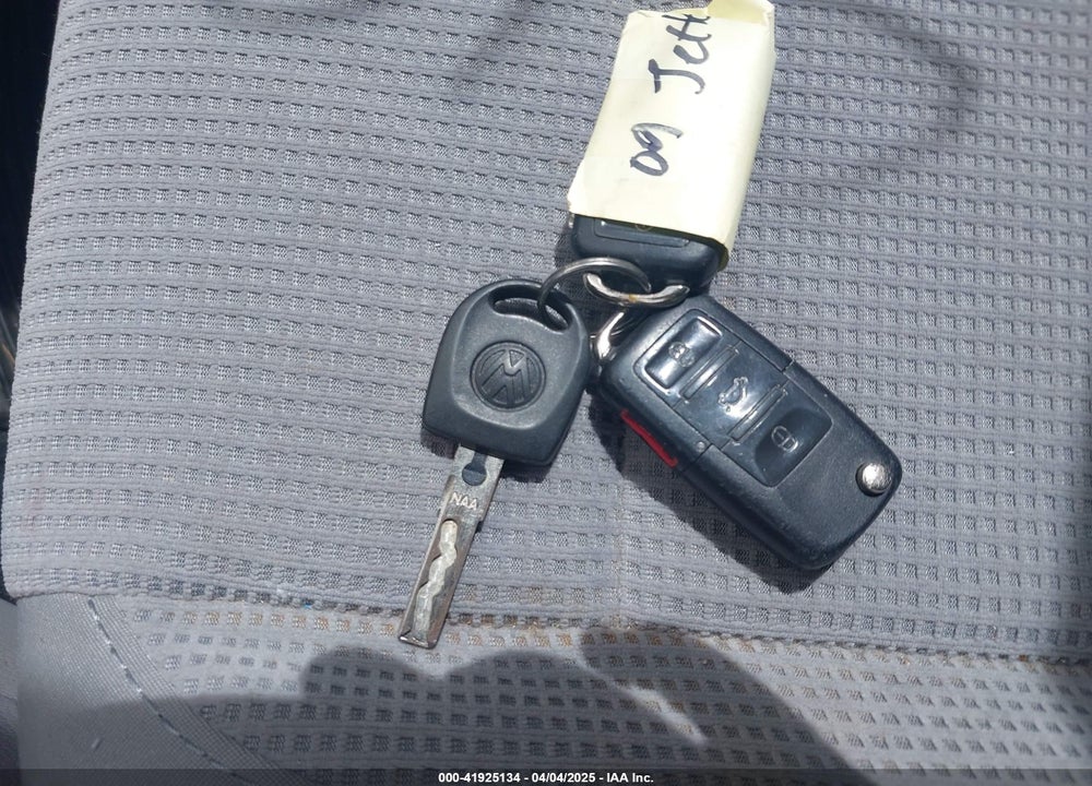 2009 VOLKSWAGEN JETTA VIN: 3VWJM71K39M012460