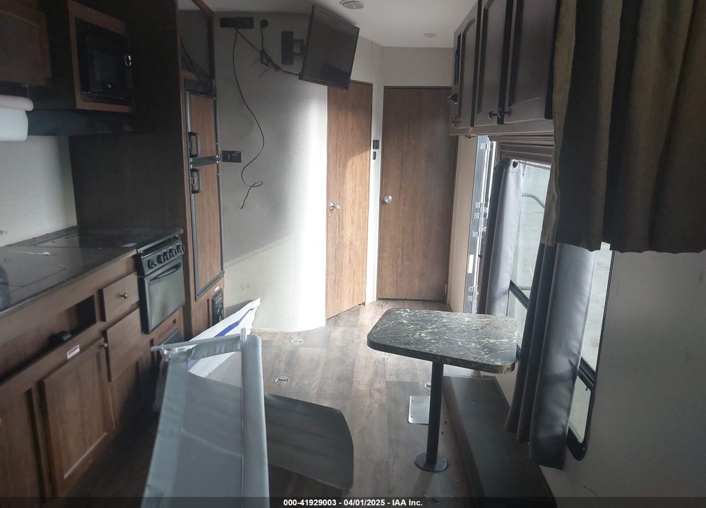 2018 ECLIPSE ATTITUDE VIN: 5LZBE2326JR014617
