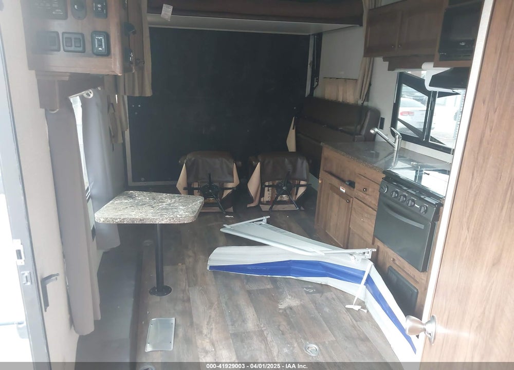 2018 ECLIPSE ATTITUDE VIN: 5LZBE2326JR014617
