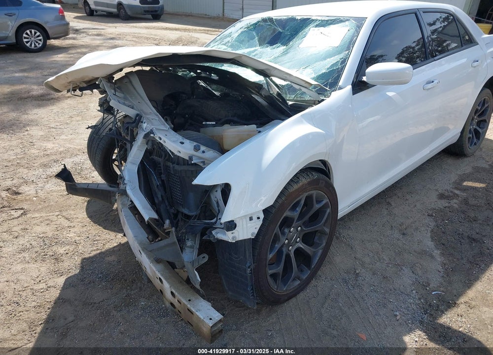 2019 CHRYSLER 300 VIN: 2C3CCABG8KH654400