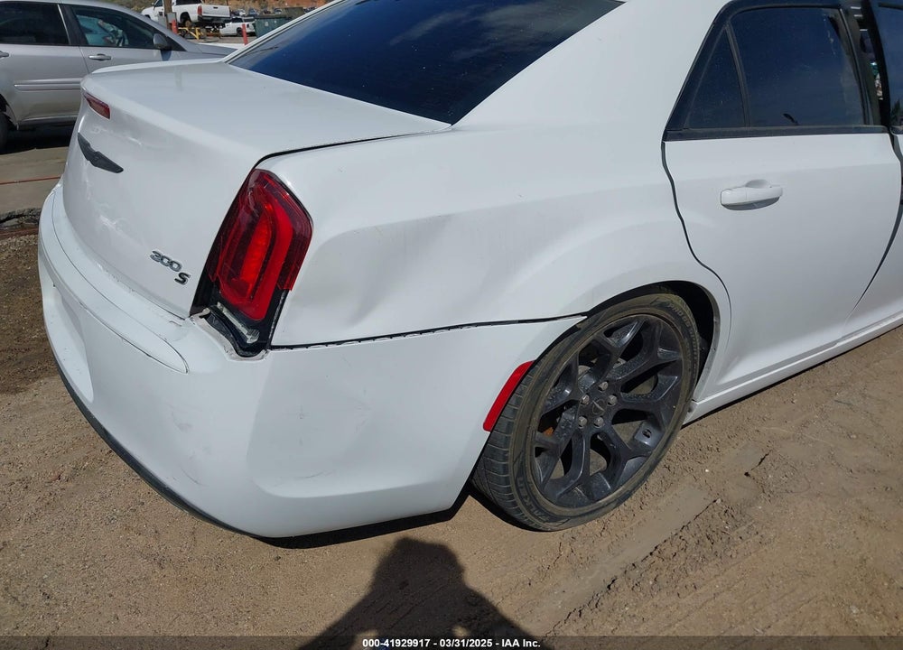 2019 CHRYSLER 300 VIN: 2C3CCABG8KH654400