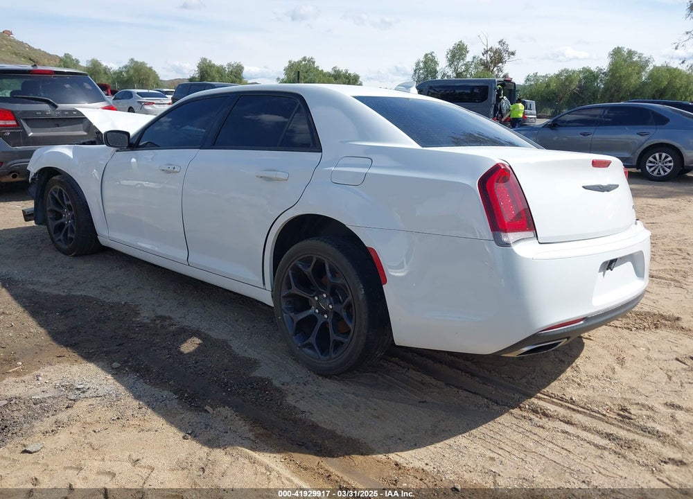 2019 CHRYSLER 300 VIN: 2C3CCABG8KH654400