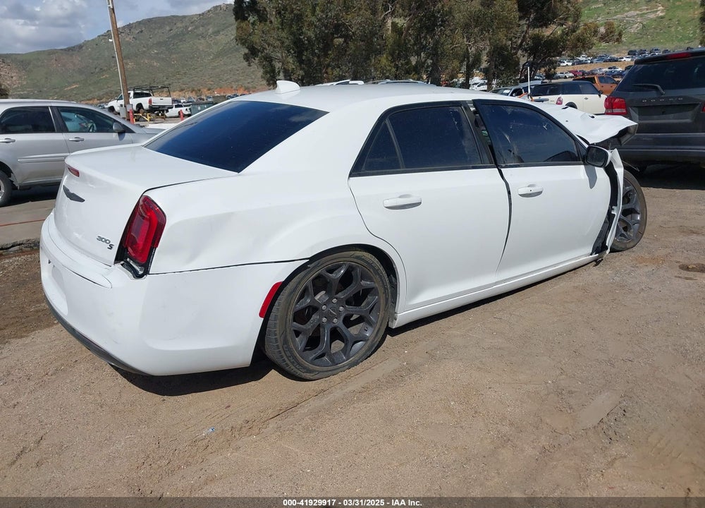 2019 CHRYSLER 300 VIN: 2C3CCABG8KH654400