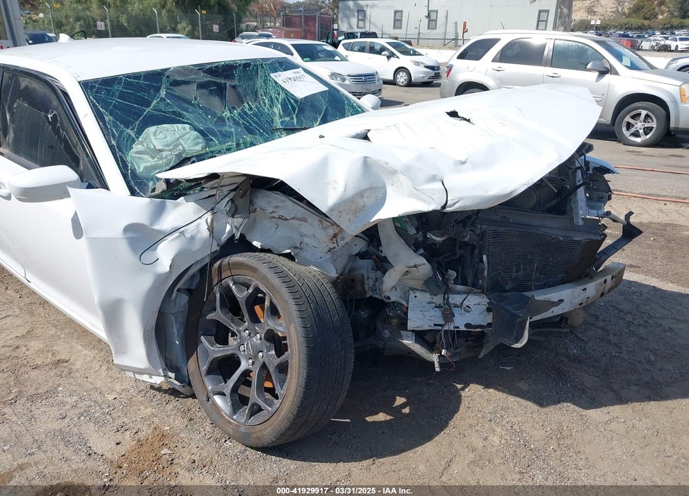 2019 CHRYSLER 300 VIN: 2C3CCABG8KH654400