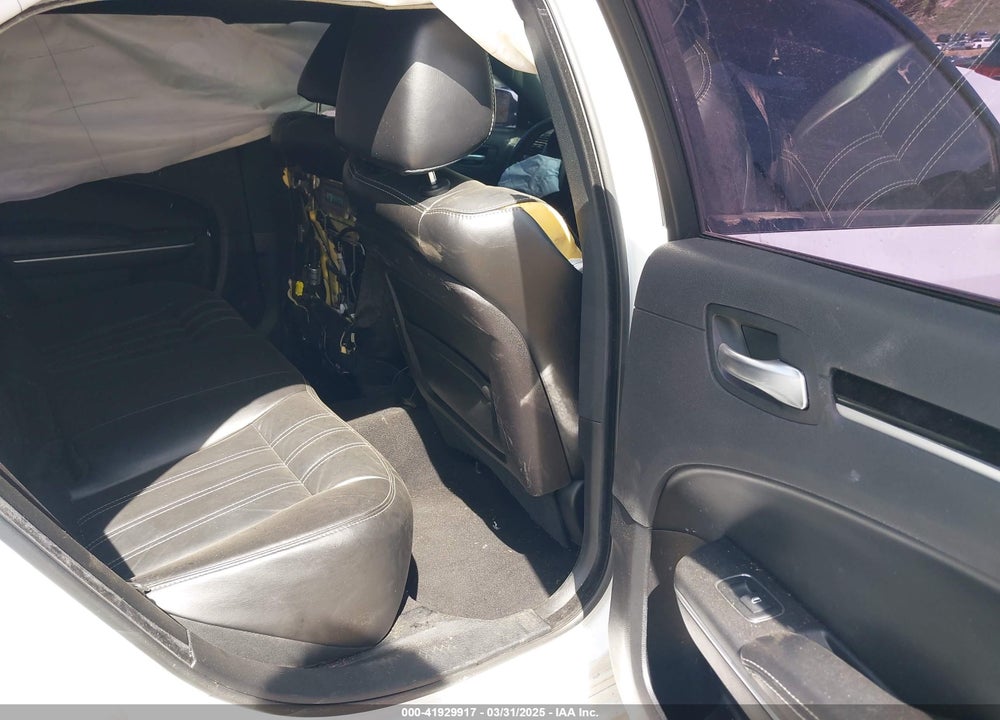 2019 CHRYSLER 300 VIN: 2C3CCABG8KH654400