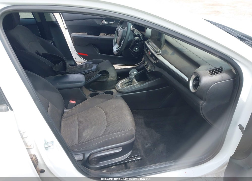 2021 KIA FORTE VIN: 3KPF24AD2ME369002