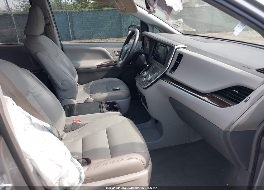 2017 TOYOTA SIENNA XLE PREMIUM 8 PASSENGER VIN: 5TDYZ3DC5HS809534