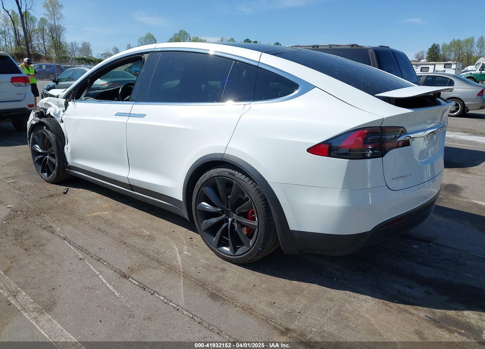 2018 TESLA MODEL X VIN: 5YJXCBE40JF108750