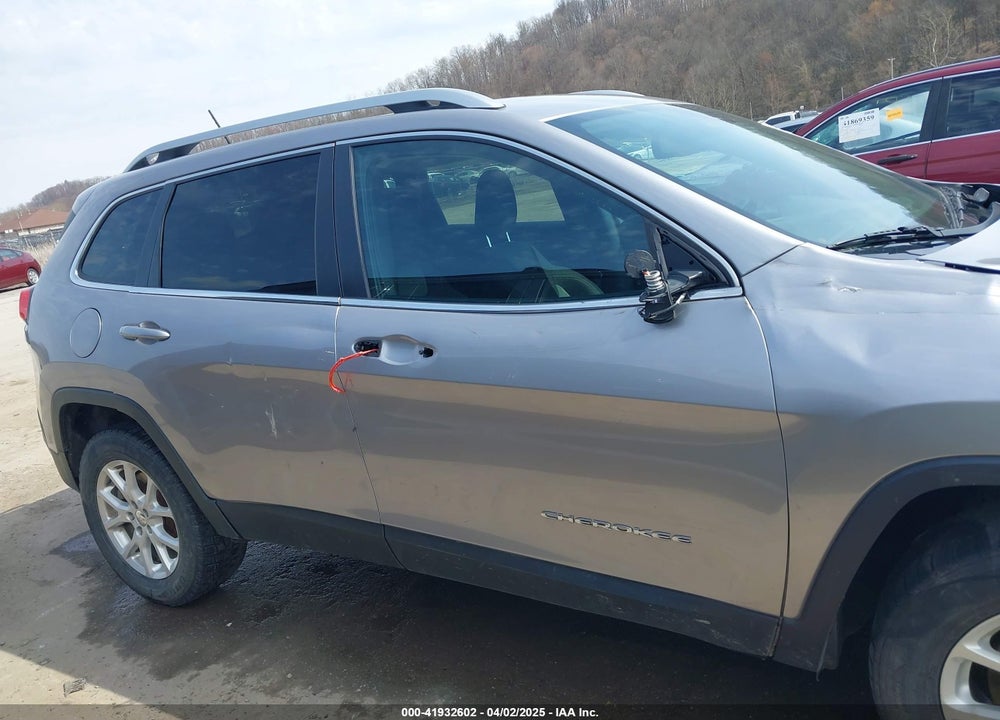 2018 JEEP CHEROKEE LATITUDE 4X4 VIN: 1C4PJMCX7JD549572