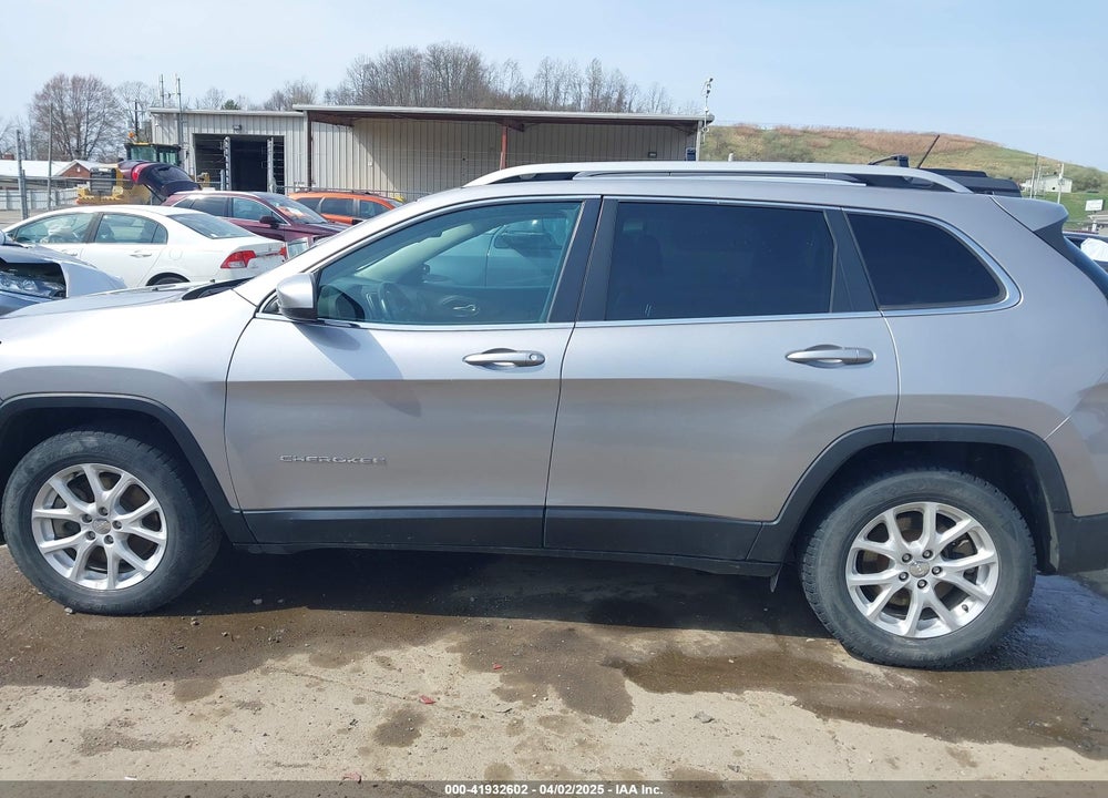 2018 JEEP CHEROKEE LATITUDE 4X4 VIN: 1C4PJMCX7JD549572