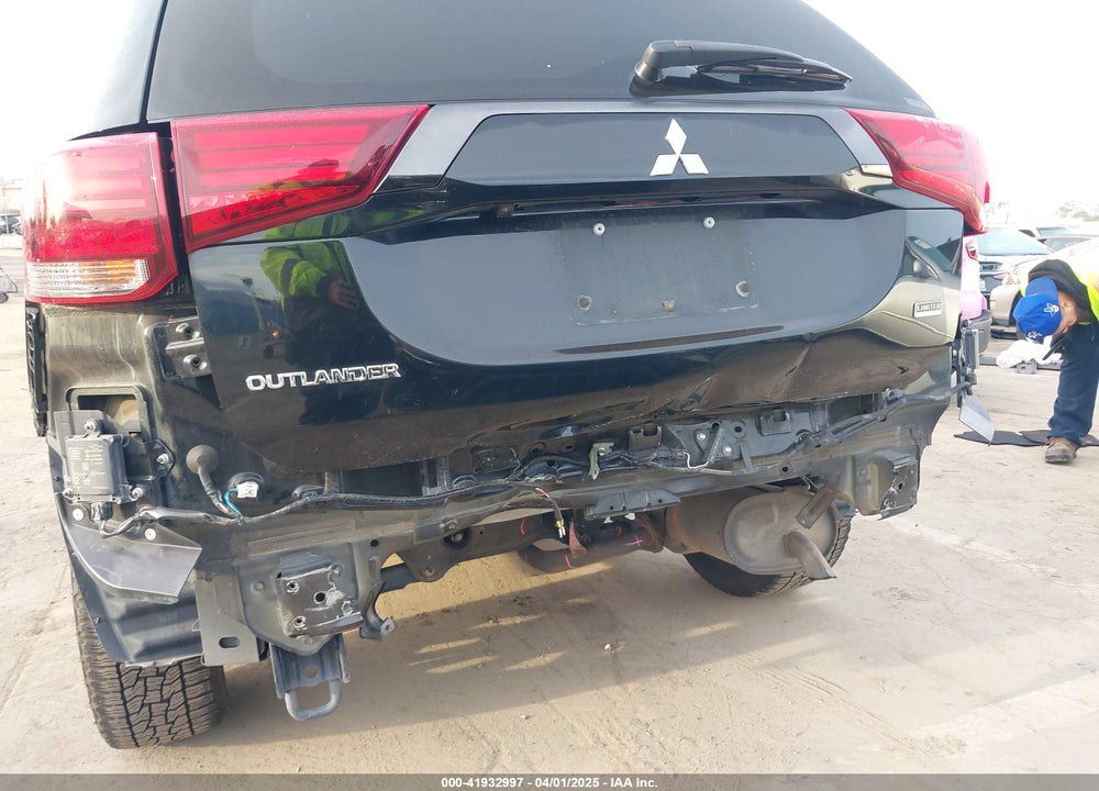 2020 MITSUBISHI OUTLANDER ES 2.4 S-AWC/LE 2.4 S-AWC/SE 2.4 S-AWC/SEL 2.4 S-AWC/SP 2.4 S-AWC VIN: JA4AZ3A37LZ043216