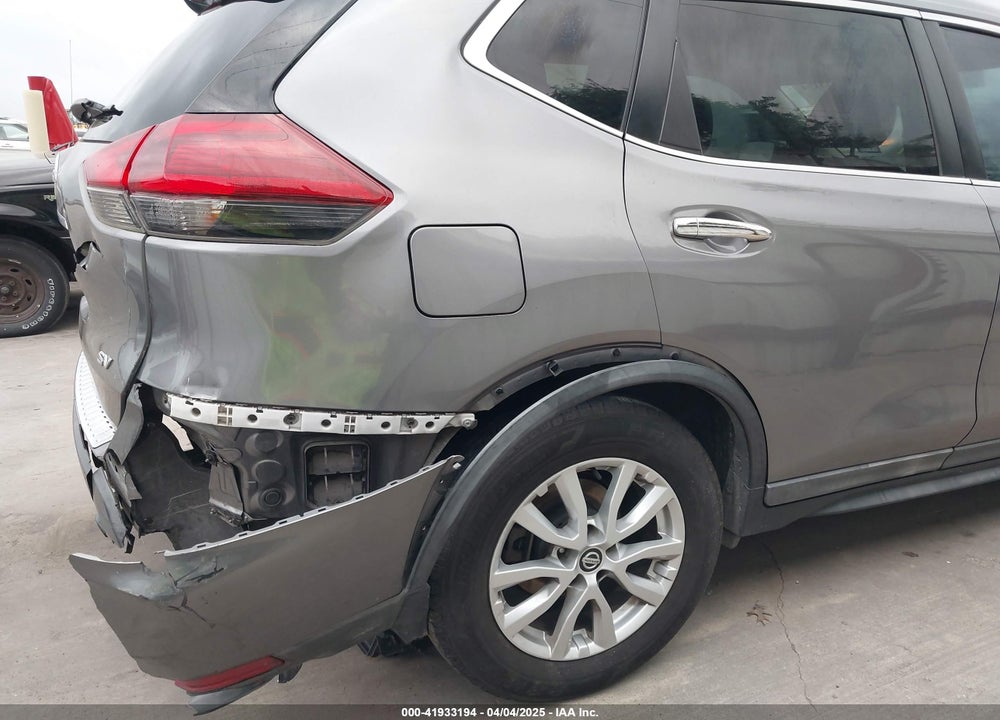 2018 NISSAN ROGUE VIN: KNMAT2MT1JP570237