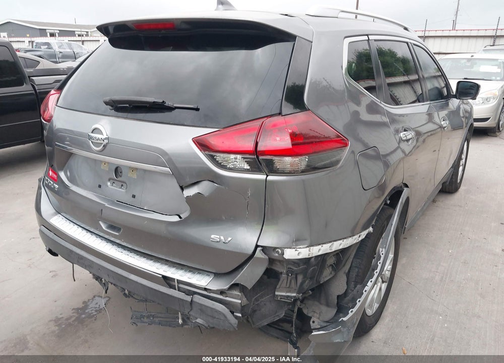 2018 NISSAN ROGUE VIN: KNMAT2MT1JP570237