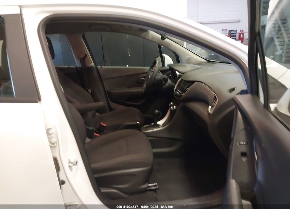 2018 CHEVROLET TRAX LS VIN: KL7CJNSB6JB718208