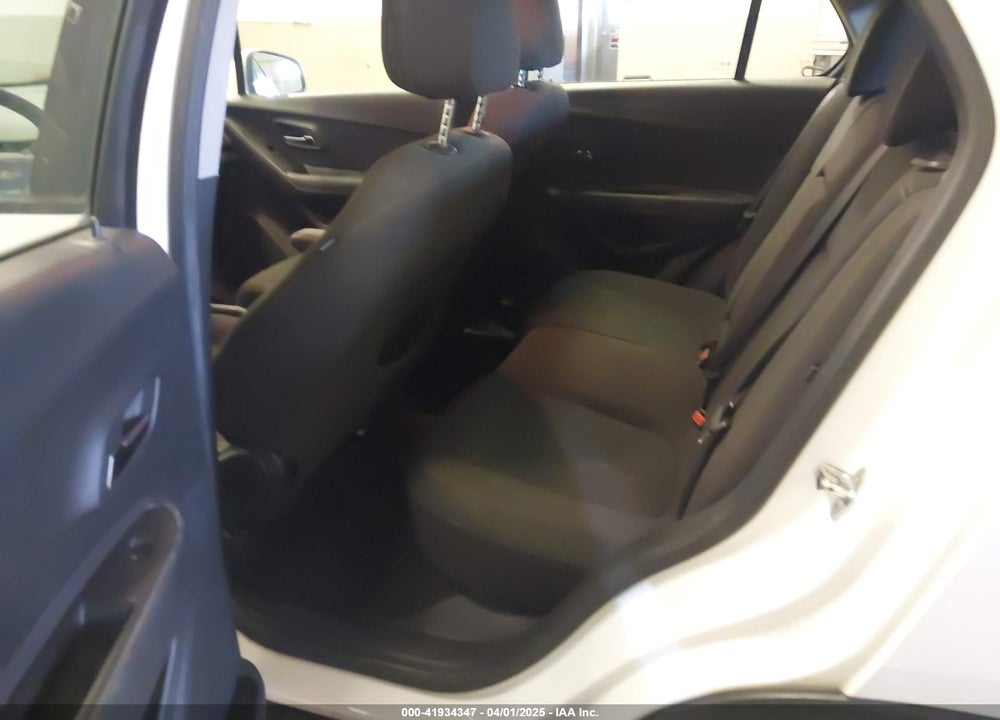 2018 CHEVROLET TRAX LS VIN: KL7CJNSB6JB718208