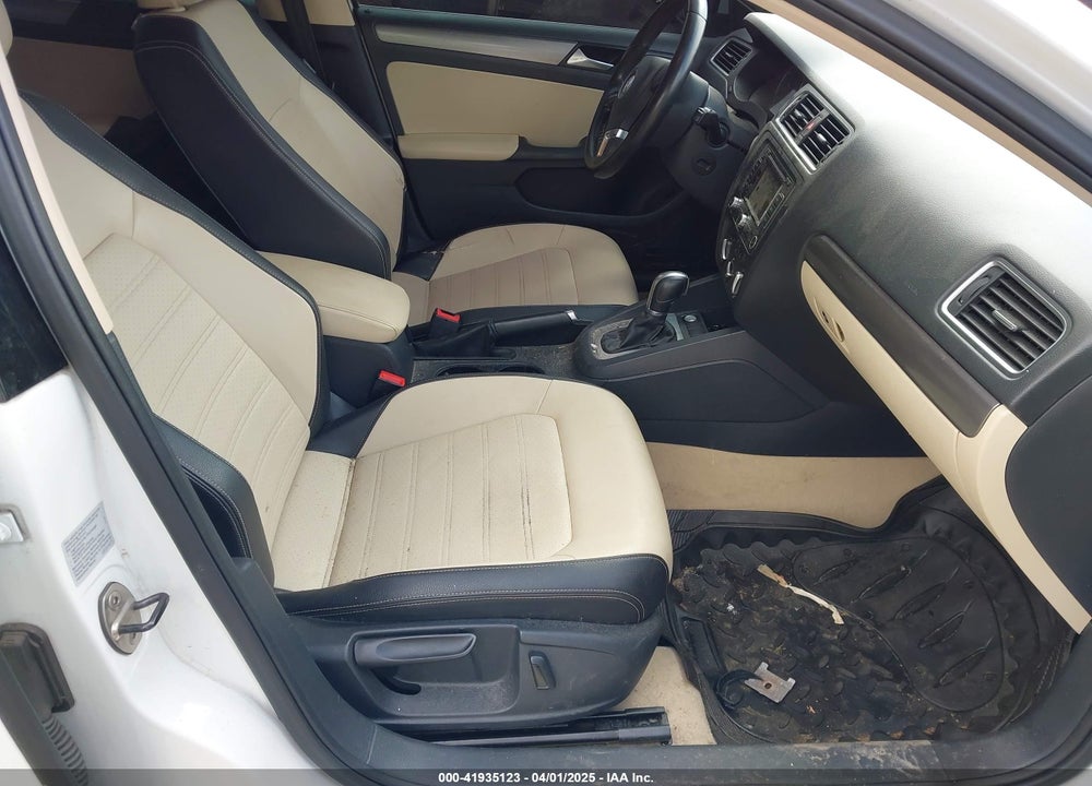 2014 VOLKSWAGEN JETTA 1.8T SEL VIN: 3VWL17AJ7EM439904