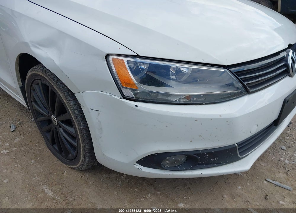 2014 VOLKSWAGEN JETTA 1.8T SEL VIN: 3VWL17AJ7EM439904
