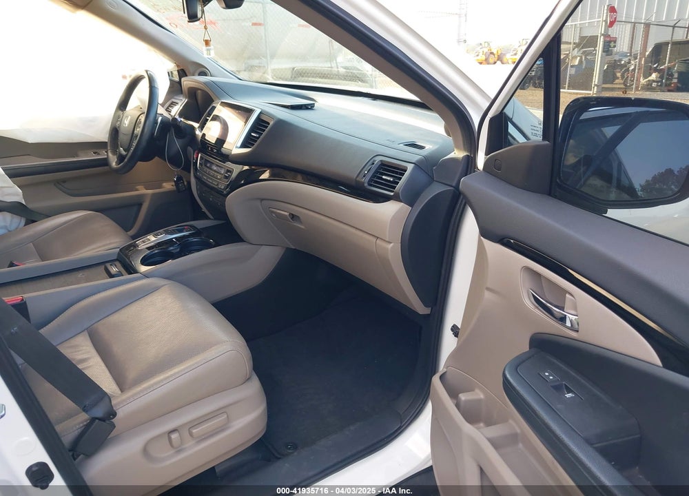 2017 HONDA PILOT ELITE VIN: 5FNYF6H04HB087830