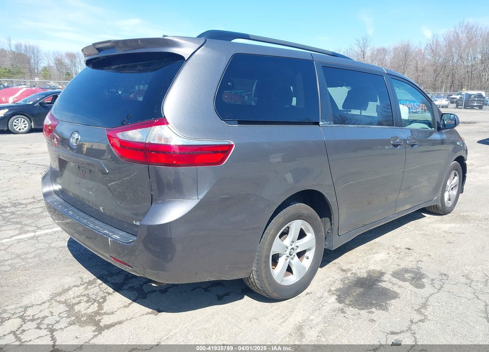 2018 TOYOTA SIENNA VIN: 5TDKZ3DC1JS946224
