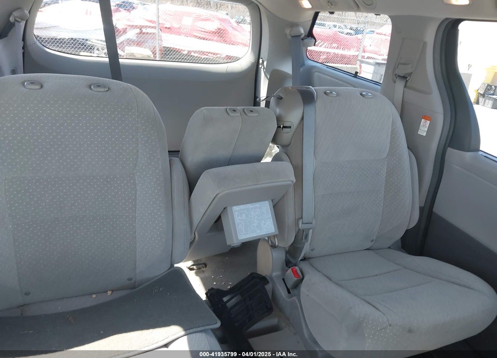 2018 TOYOTA SIENNA VIN: 5TDKZ3DC1JS946224