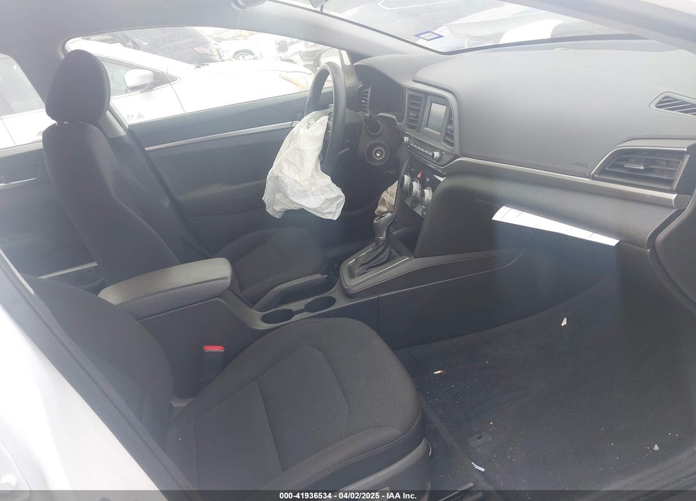 2019 HYUNDAI ELANTRA VIN: 5NPD74LF0KH452203