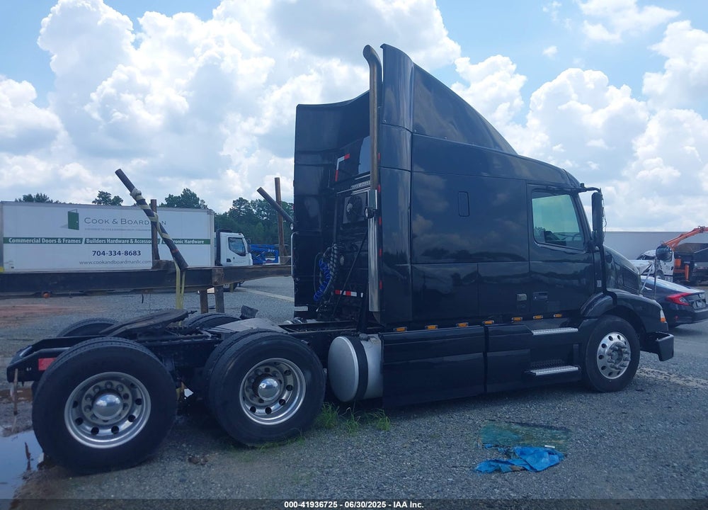2014 VOLVO VN VNM VIN: 4V4MC9EHXEN165936