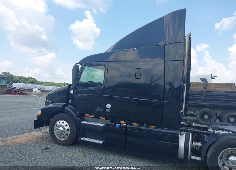 2014 VOLVO VN VNM VIN: 4V4MC9EHXEN165936