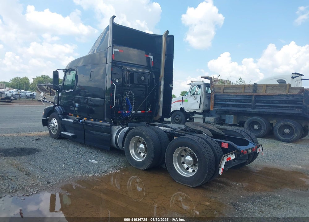 2014 VOLVO VN VNM VIN: 4V4MC9EHXEN165936