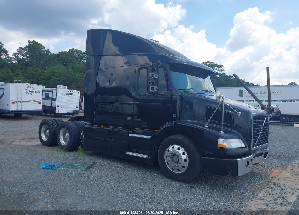 2014 VOLVO VN VNM VIN: 4V4MC9EHXEN165936