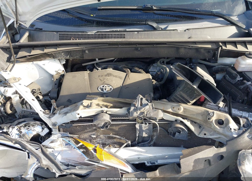 2019 TOYOTA HIGHLANDER XLE VIN: 5TDKZRFH7KS559805