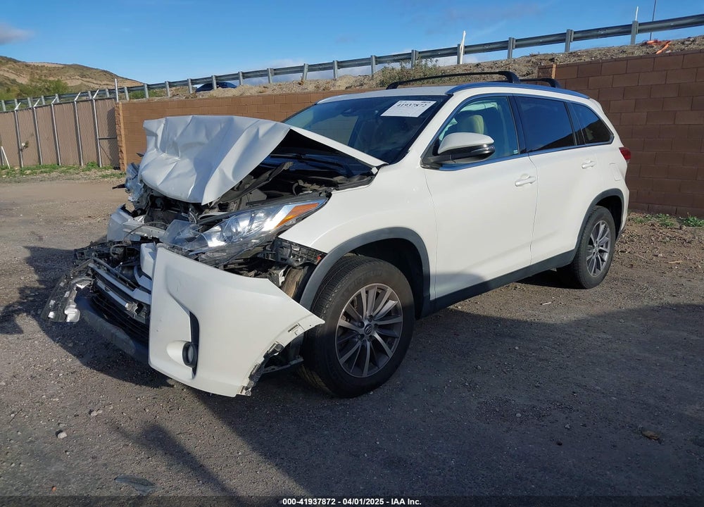 2019 TOYOTA HIGHLANDER XLE VIN: 5TDKZRFH7KS559805