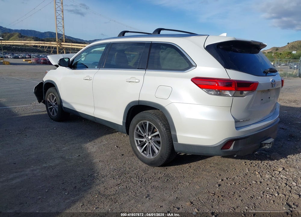 2019 TOYOTA HIGHLANDER XLE VIN: 5TDKZRFH7KS559805