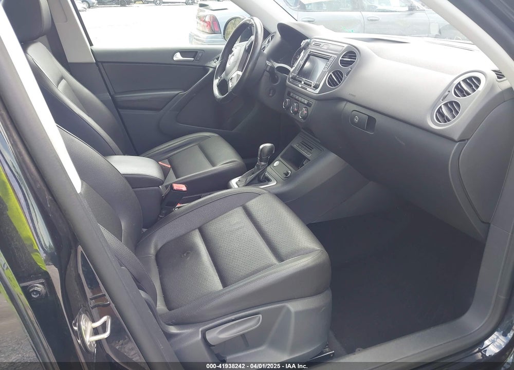 2017 VOLKSWAGEN TIGUAN 2.0T/2.0T S VIN: WVGAV7AX3HK022628