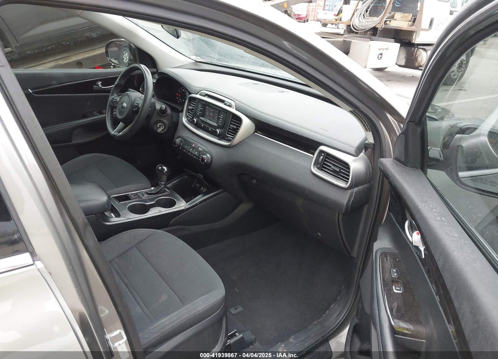 2017 KIA SORENTO VIN: 5XYPGDA51HG196662