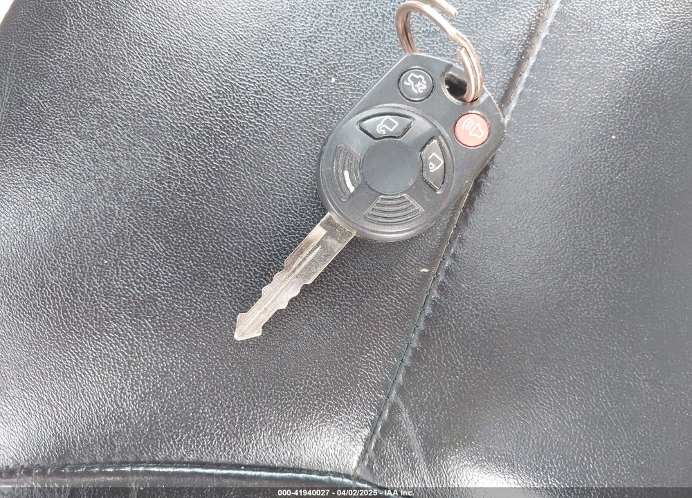2008 FORD ESCAPE VIN: 1FMCU94128KB14215