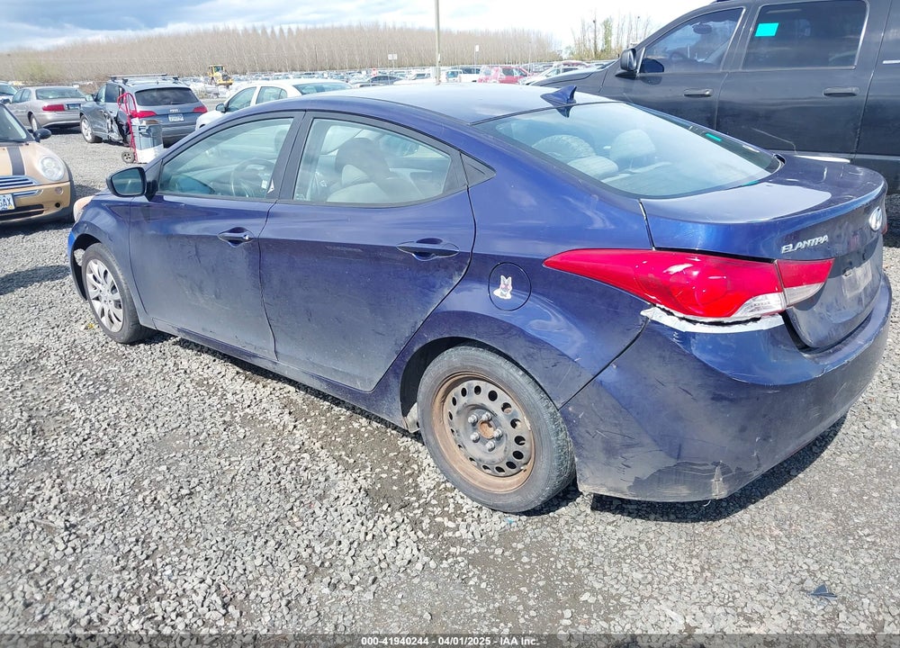 2011 HYUNDAI ELANTRA VIN: 5NPDH4AE3BH038095