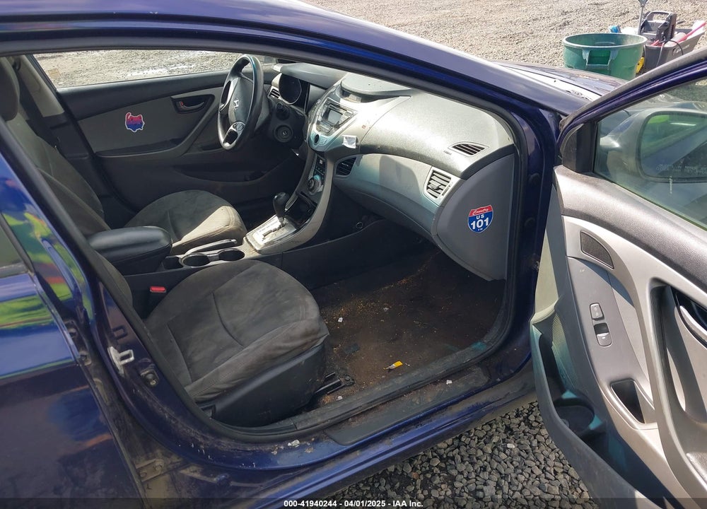 2011 HYUNDAI ELANTRA VIN: 5NPDH4AE3BH038095
