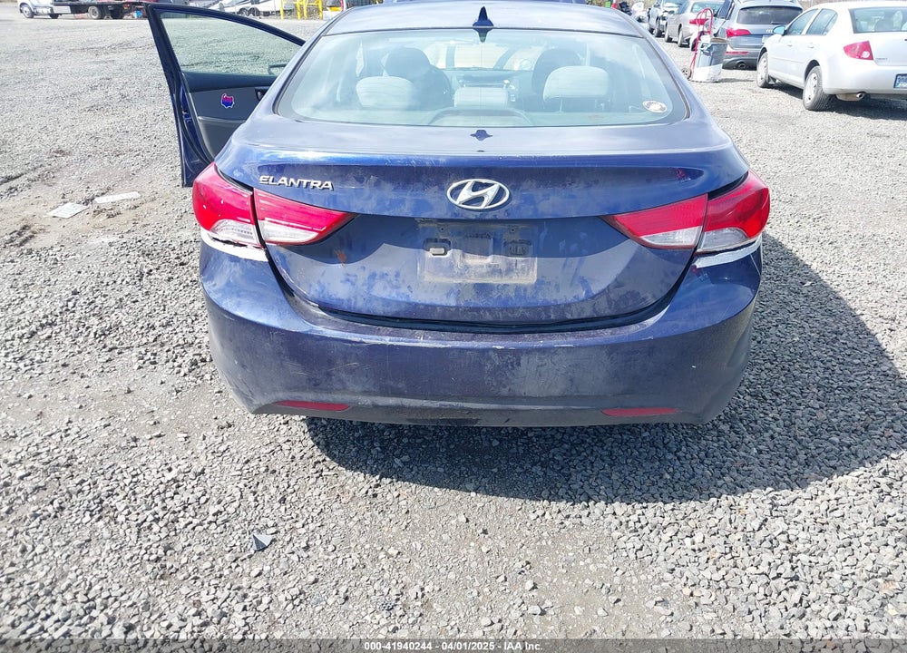2011 HYUNDAI ELANTRA VIN: 5NPDH4AE3BH038095