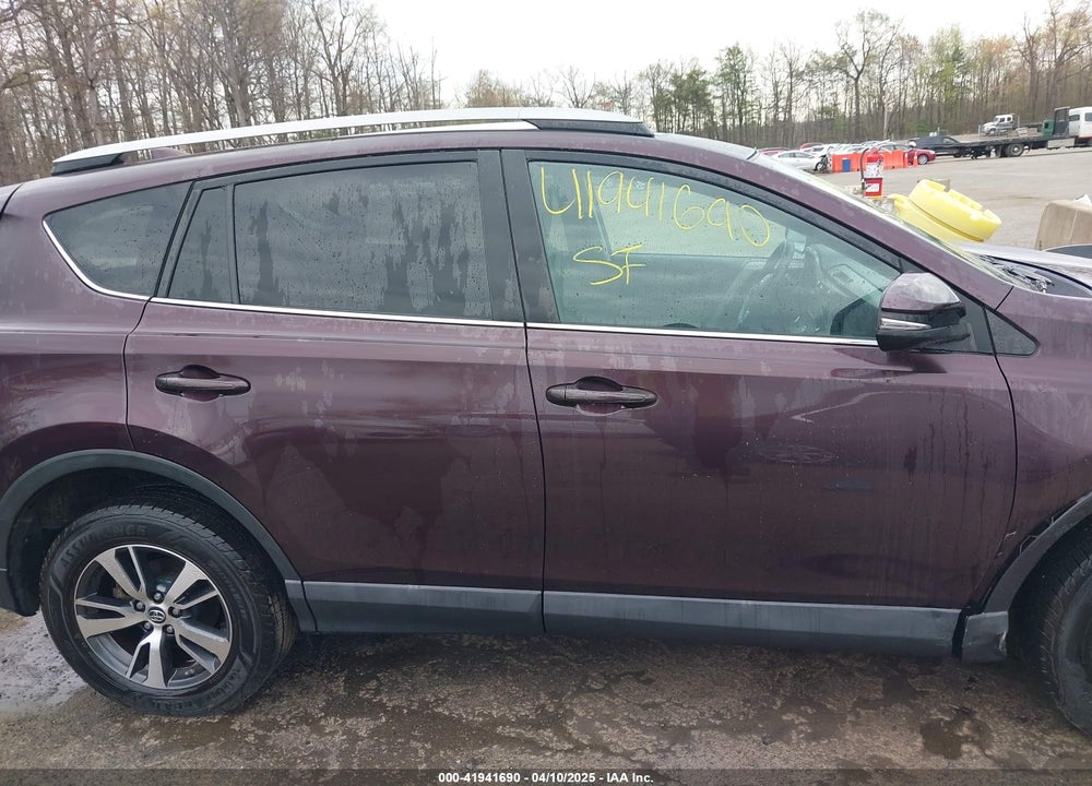 2018 TOYOTA RAV4 ADVENTURE/XLE VIN: 2T3RFREV9JW736172