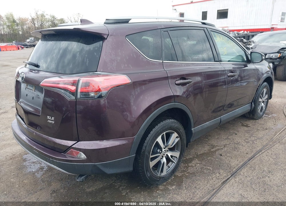2018 TOYOTA RAV4 ADVENTURE/XLE VIN: 2T3RFREV9JW736172
