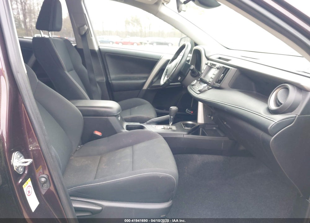 2018 TOYOTA RAV4 ADVENTURE/XLE VIN: 2T3RFREV9JW736172