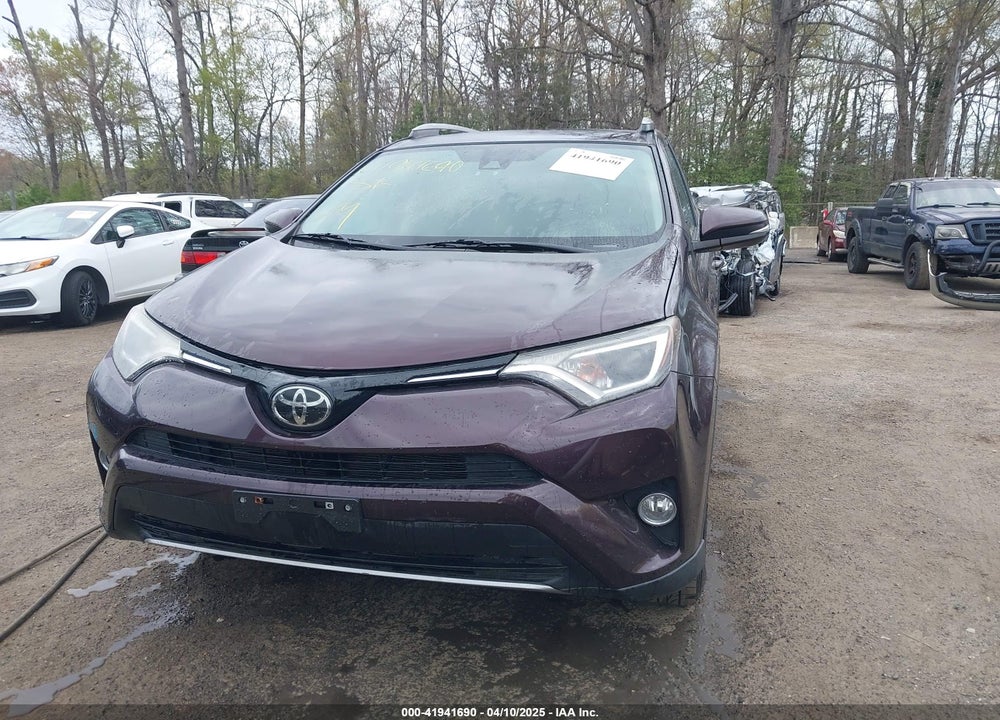 2018 TOYOTA RAV4 ADVENTURE/XLE VIN: 2T3RFREV9JW736172