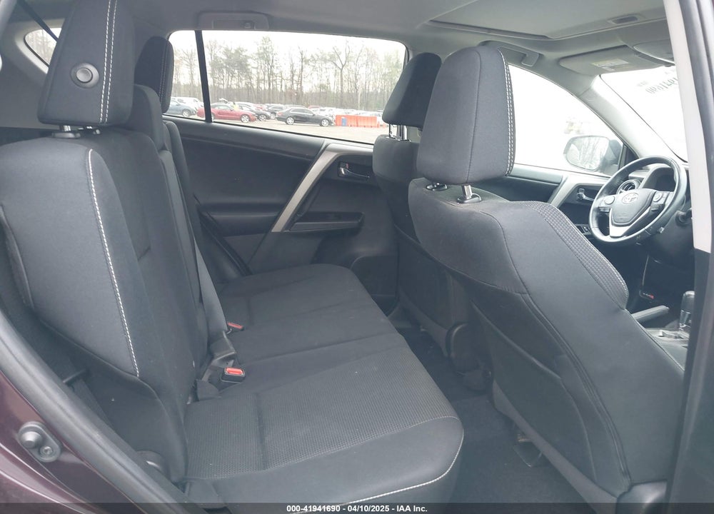 2018 TOYOTA RAV4 ADVENTURE/XLE VIN: 2T3RFREV9JW736172