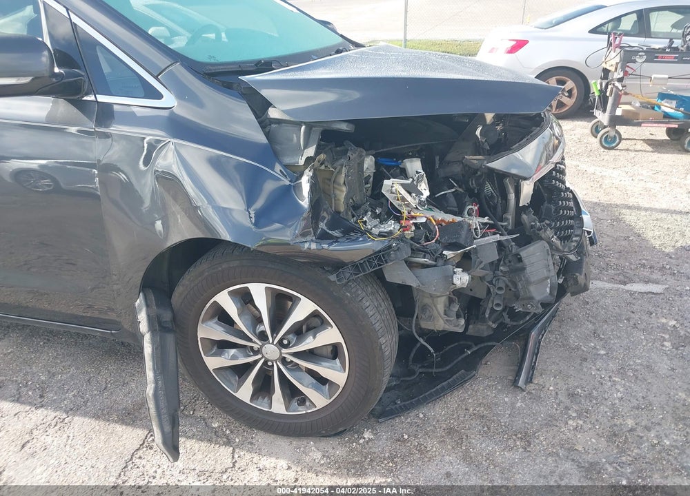 2017 KIA SEDONA SX VIN: KNDMC5C11H6269921